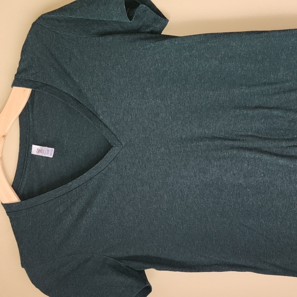 ✨️3/$20 ✨️Bella t-shirt‎ - Picture 2 of 3